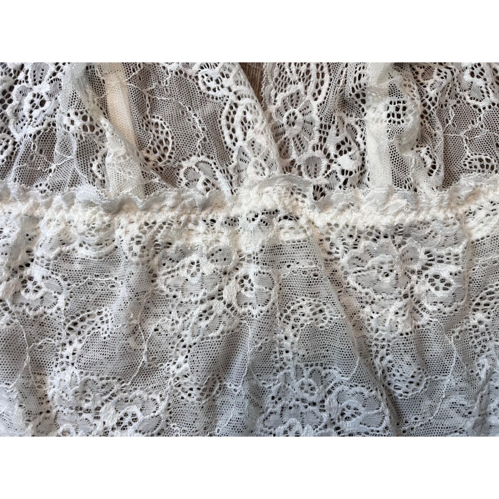 White Lace Peplum‎ top adjustable straps size M - Picture 3 of 4